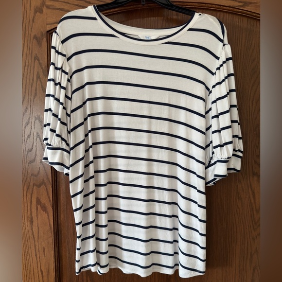 Short sleeve top with balloon sleeves - Picture 1 of 3